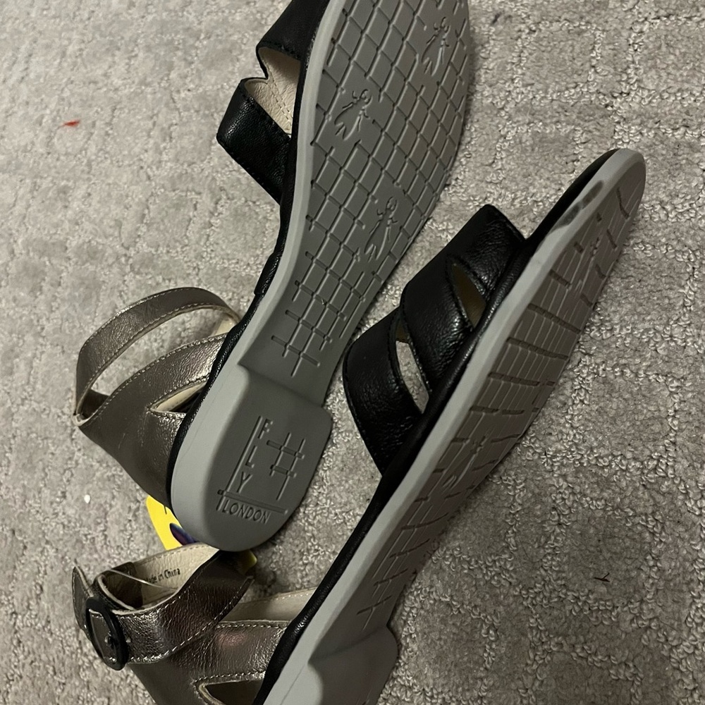 NWT London Fly Sandals - Picture 3 of 8
